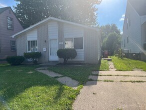 Building Photo - 27547 O'Neil St