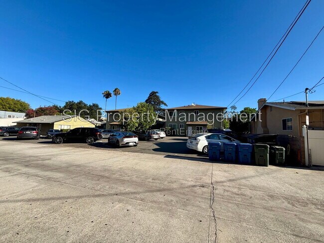 Building Photo - 1126 E Doran St