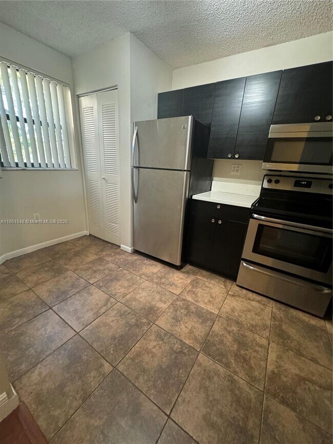 Building Photo - 9969 Nob Hill Ct