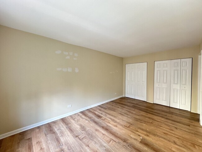 Building Photo - 3825 N Pine Grove Ave