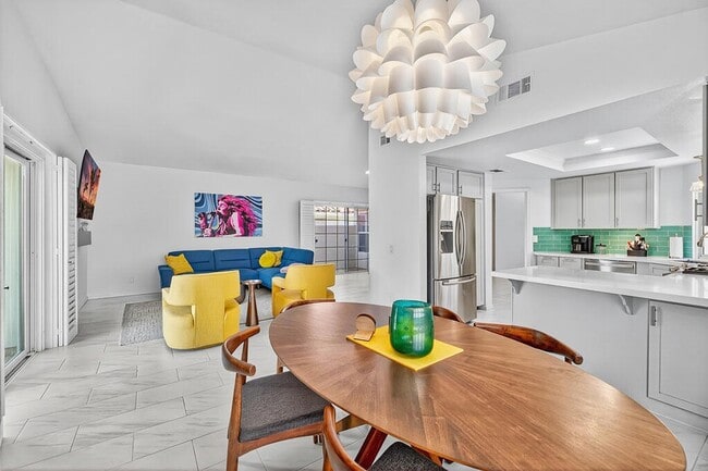 Building Photo - 77707 Cll Las Brisas S