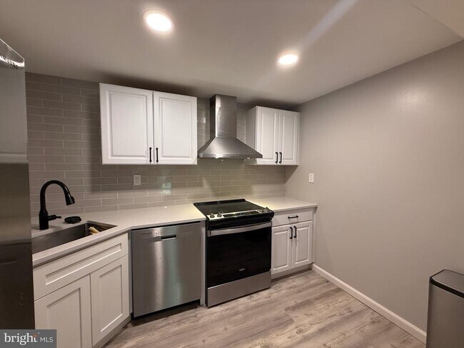Building Photo - 28022 Beacon Hill Dr