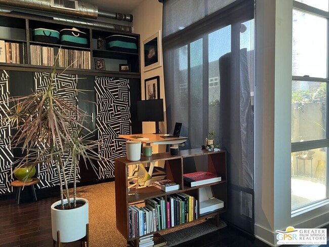 Building Photo - 13320 Beach Ave