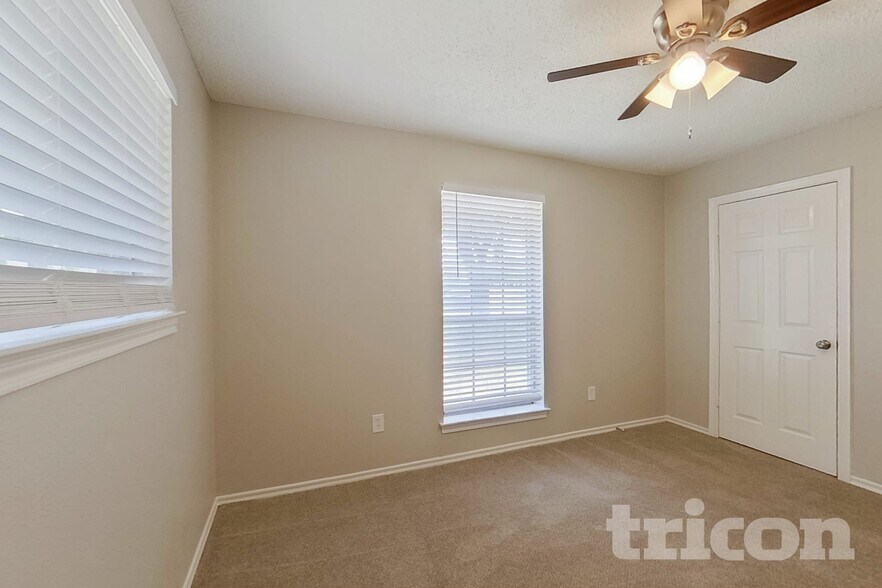 Building Photo - 545 Sharp Dr