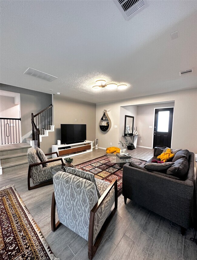 Building Photo - 15811 Copper Oak Ln