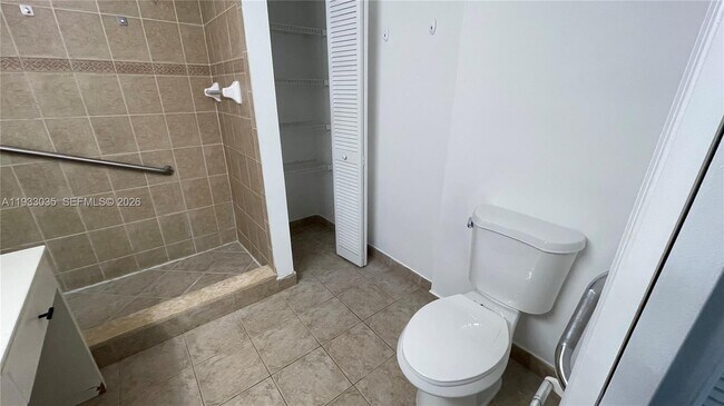 Building Photo - 529 E Sheridan St