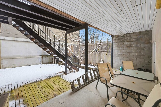 Building Photo - 62 Monroe St