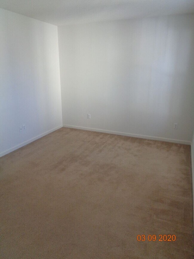 Building Photo - 2 Bedroom Condo in Williamsburg for Rent