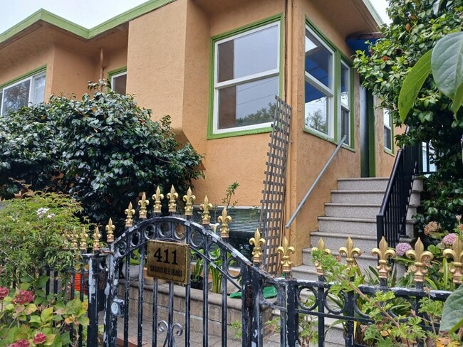 Building Photo - 411 San Carlos Ave