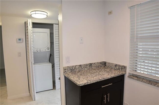 Building Photo - 8750 Royal Palm Blvd