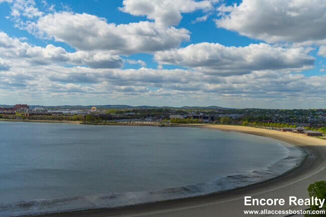 Building Photo - 1410 Columbia Rd