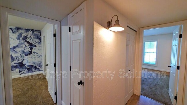 Building Photo - 2029 S Nina Cir