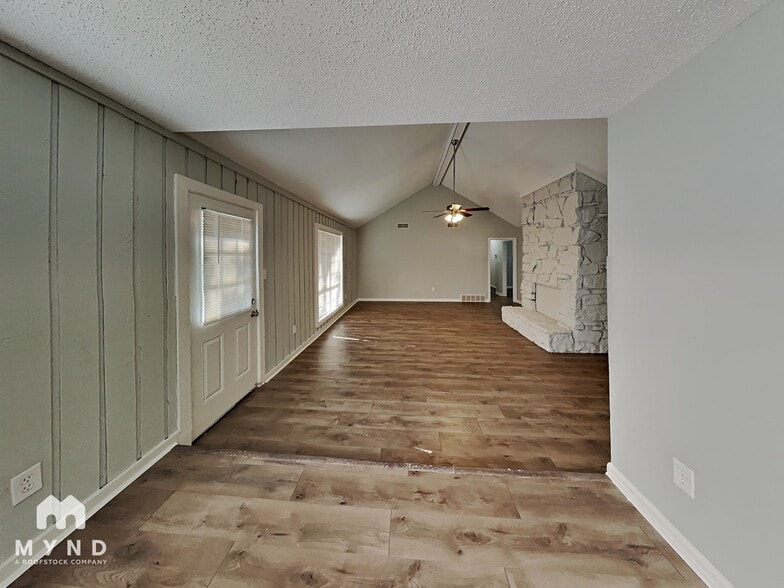 Building Photo - 6919 Glenwick Dr