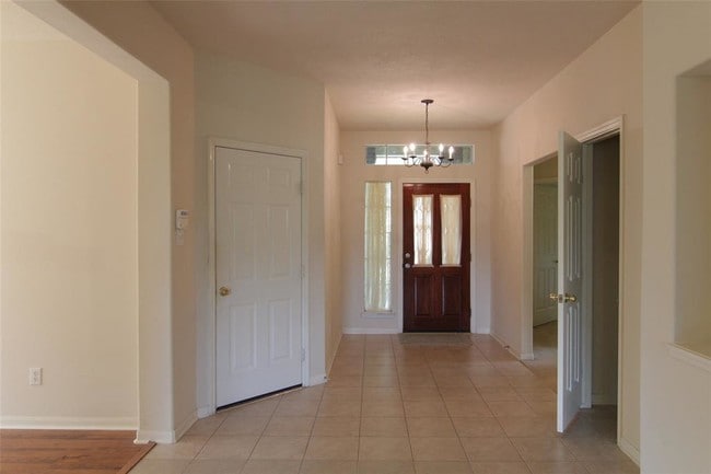 Building Photo - 3231 Stratford Pointe Dr
