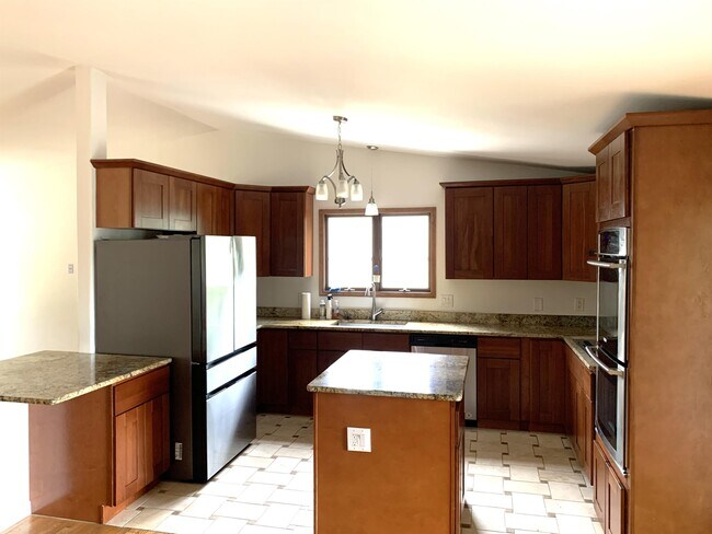 Building Photo - 1844 Mt Zion Dr