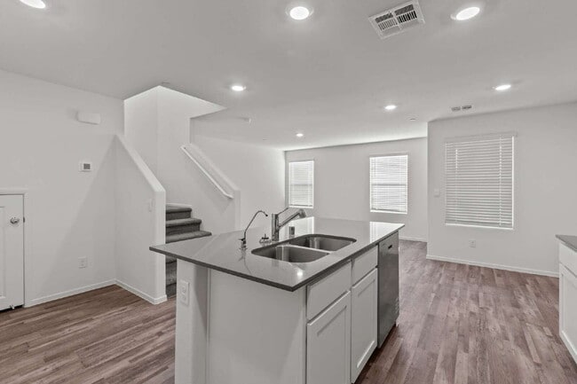 Building Photo - 4919 Olive Mesa Ave