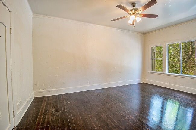 Interior Photo - west415