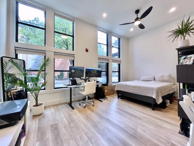 Primary Photo - 375 Monmouth St