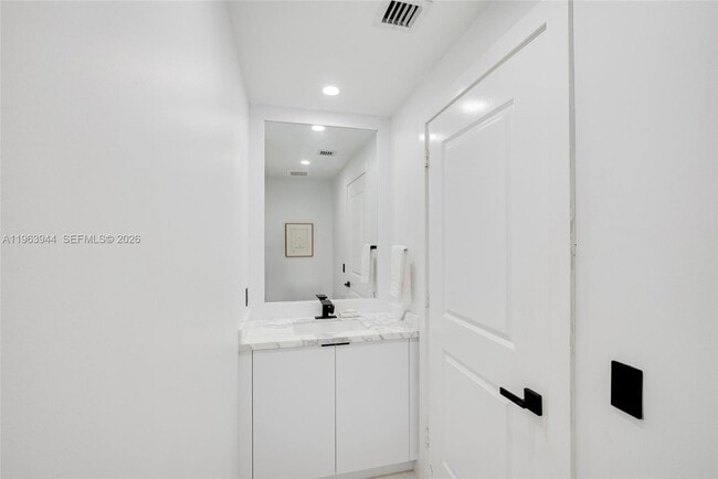 Building Photo - 315 NE 3rd Ave