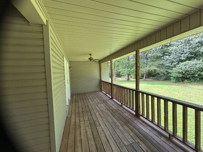 Building Photo - 3BD 2 BA HOME FOR RENT NEXT TO ALGOOD SCHOOLS