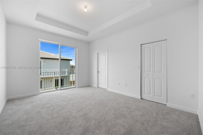 Building Photo - 715 SE 15th St