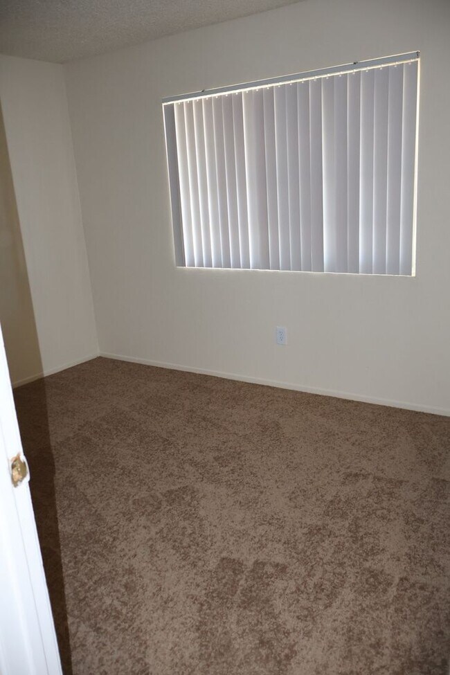 Building Photo - 1St Month's Rent FREE!!! 2 Bedroom 1 Bathr...