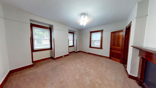 Building Photo - 2319 Sauer Ave