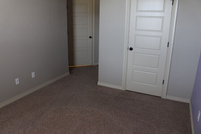 Building Photo - Southwest home, close to hospital, shopping, restaurants and easy access to FT Sill