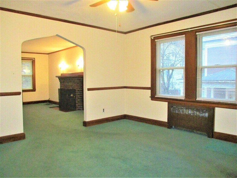 Building Photo - 27 Ridgemont St