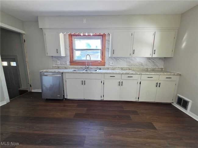 Building Photo - 1116 Adelaide Ave SE