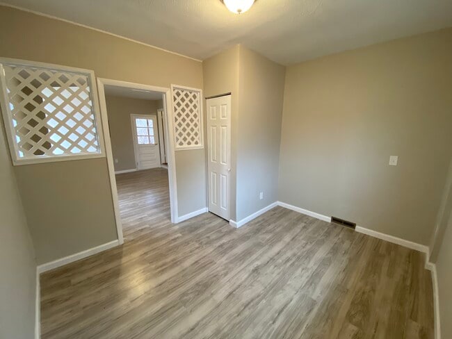 Building Photo - 2727 Angela Dr