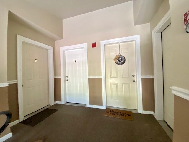 3rd Floor Landing - 300 Blue Water Ct