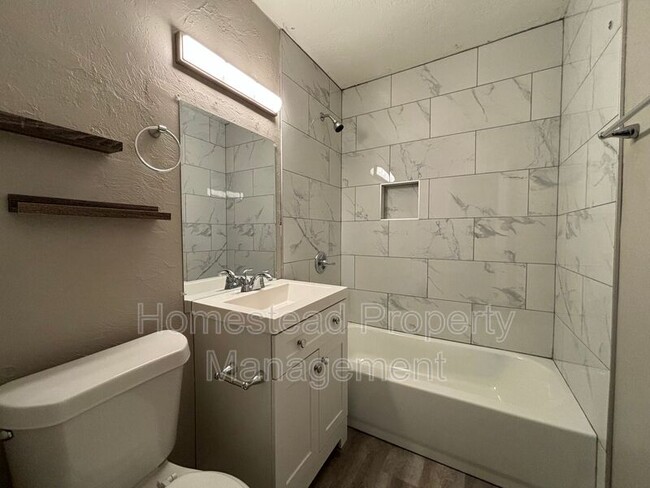 Building Photo - 305 E Jacobs Dr