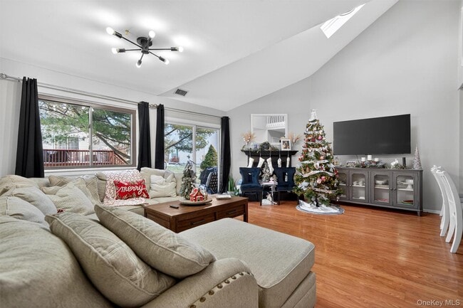 Building Photo - 36 Sycamore Ct