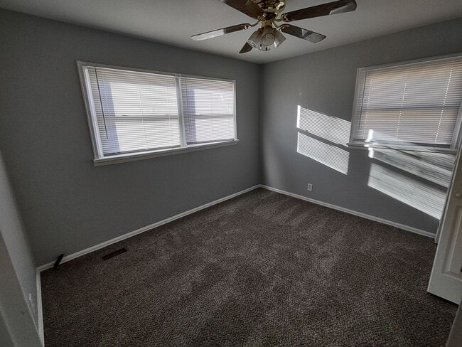 Building Photo - ALL PROSPECTIVE TENANTS MUST SUBMIT A $58 ...
