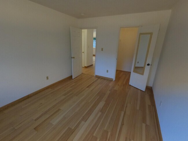 Building Photo - 968 45th St