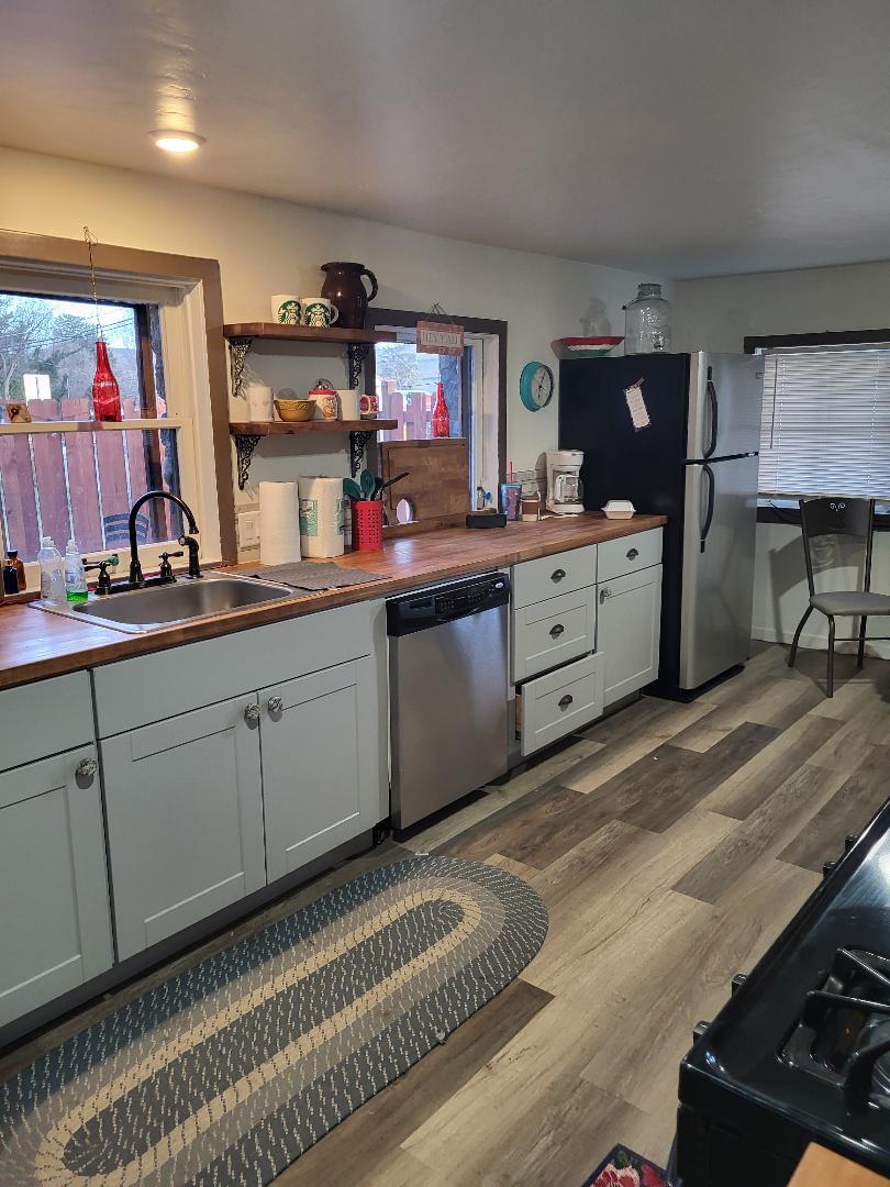 kitchen - 703 N Walnut St