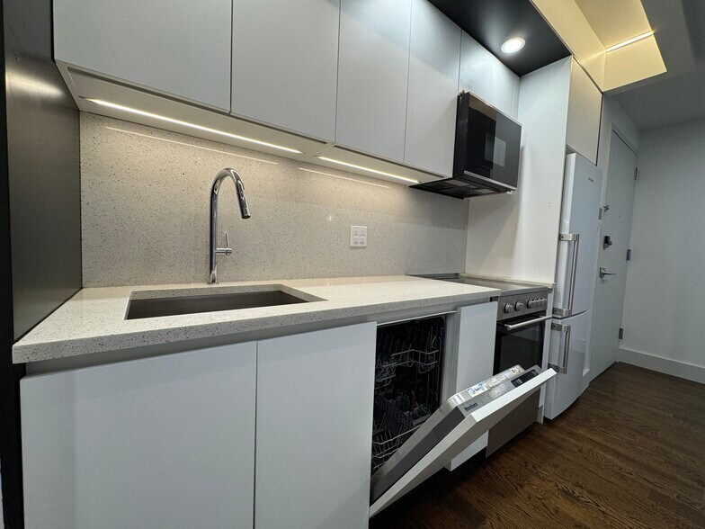 Building Photo - 150 Lenox Rd