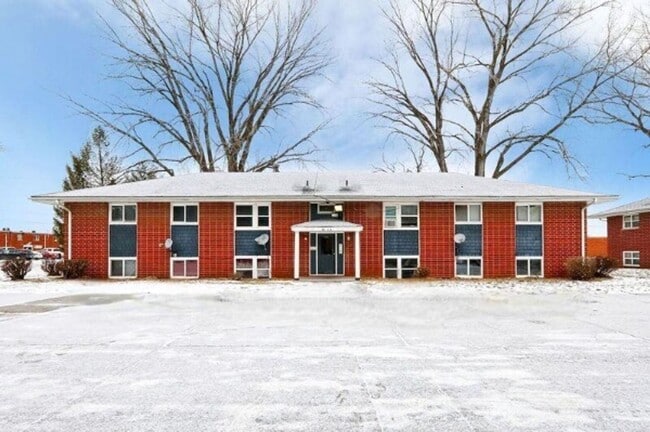 Building Photo - Woodland Meadows