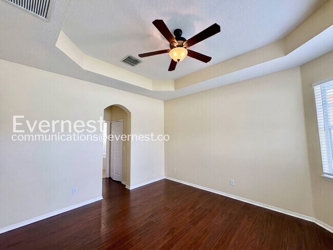 Building Photo - Limited Time Special Offer / 3 Bed, 2 Bath Home with Garage / Pet-Friendly / Vouchers Accepted / ...