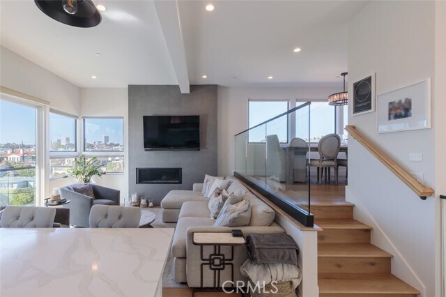 Building Photo - 314 Dahlia Pl