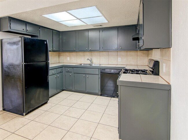 Building Photo - 1203 Westcott Dr