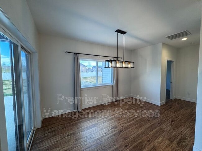 Building Photo - 2522 Hunter Hall St