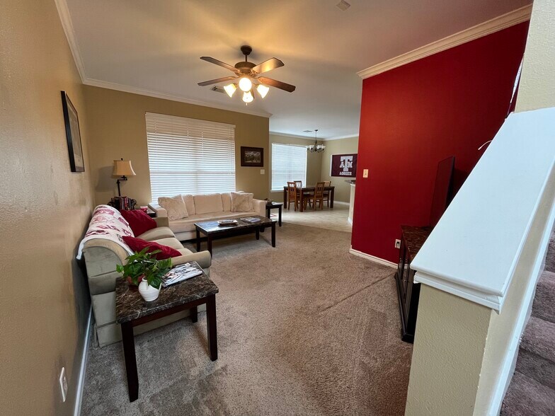 Open Living Room/Dining Area - 1425 W Villa Maria Rd