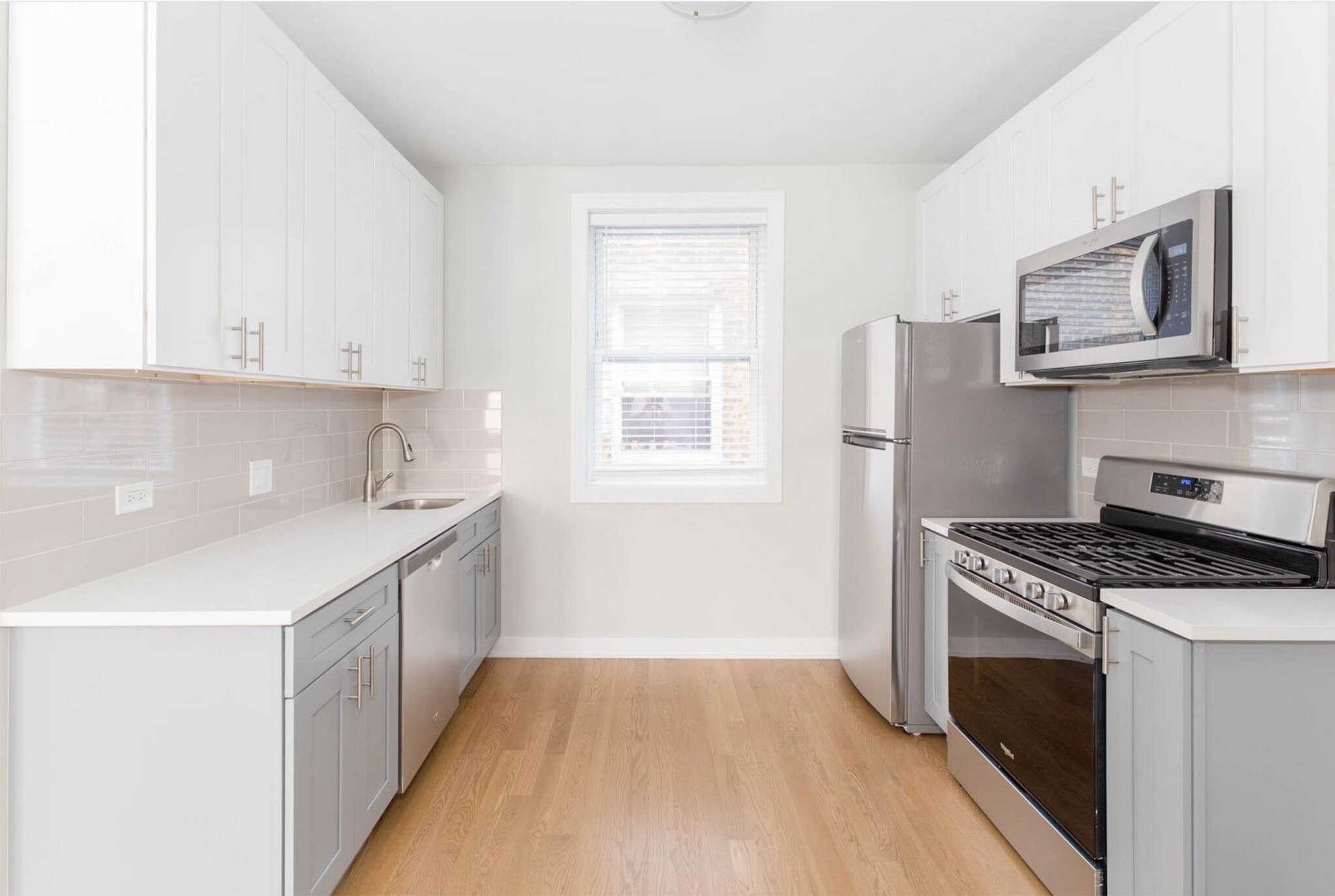 Building Photo - 4828 N Wolcott Ave