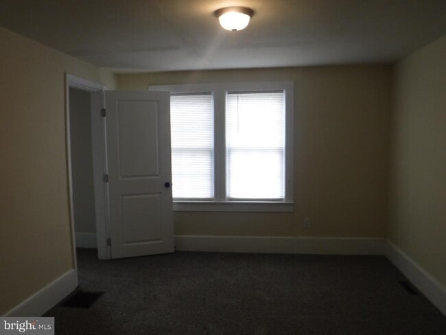 Building Photo - 10051 Dupont Blvd