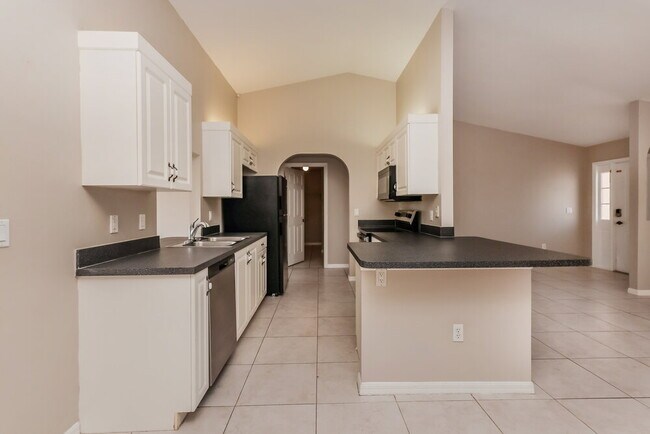 Building Photo - 2210 SE 15th St