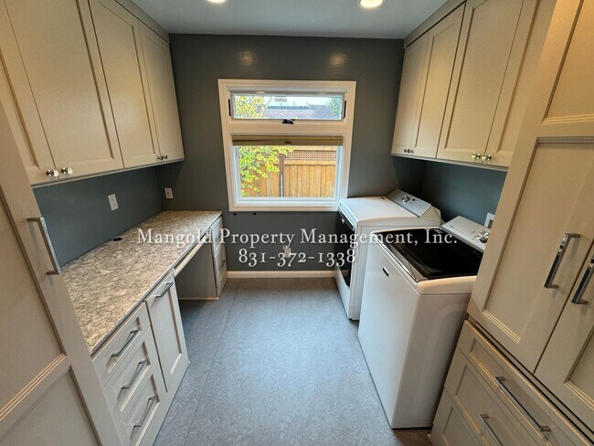 Building Photo - Stylish 2-Bed, 2-Bath Corner Lot Home with Modern Design and Spacious Outdoor Areas