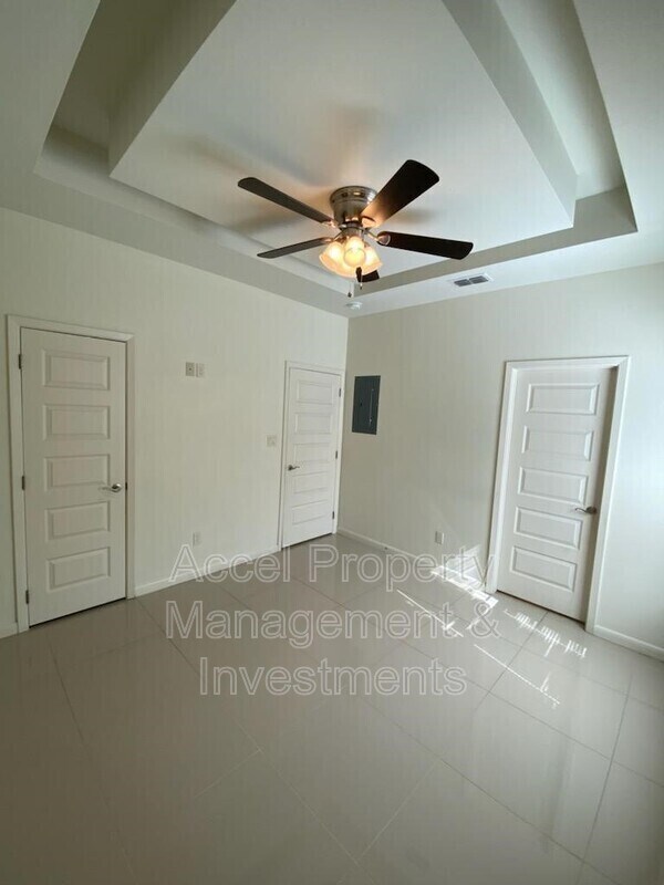 Building Photo - 1715 W Smith Dr
