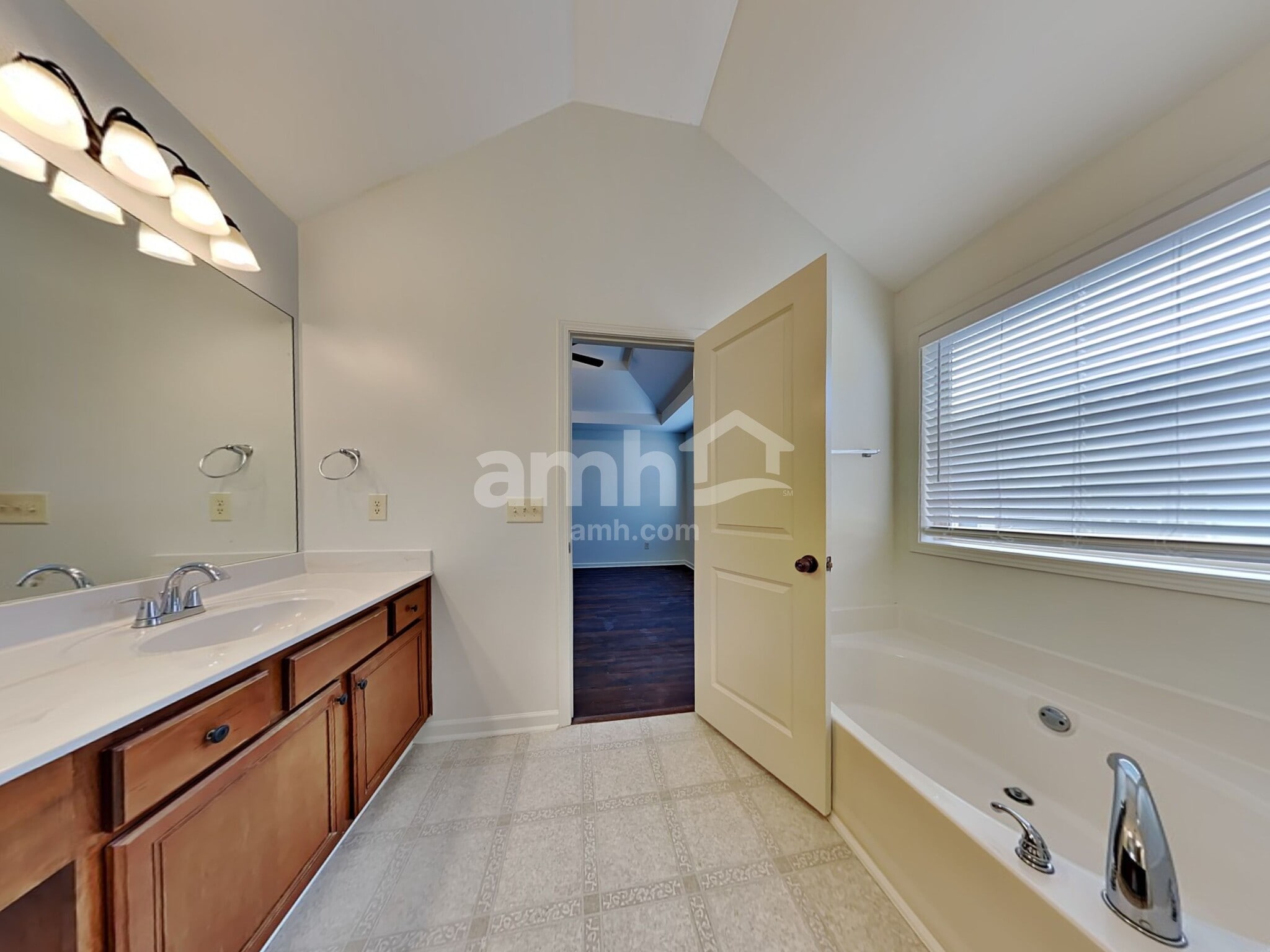 Building Photo - 429 Belmont Way